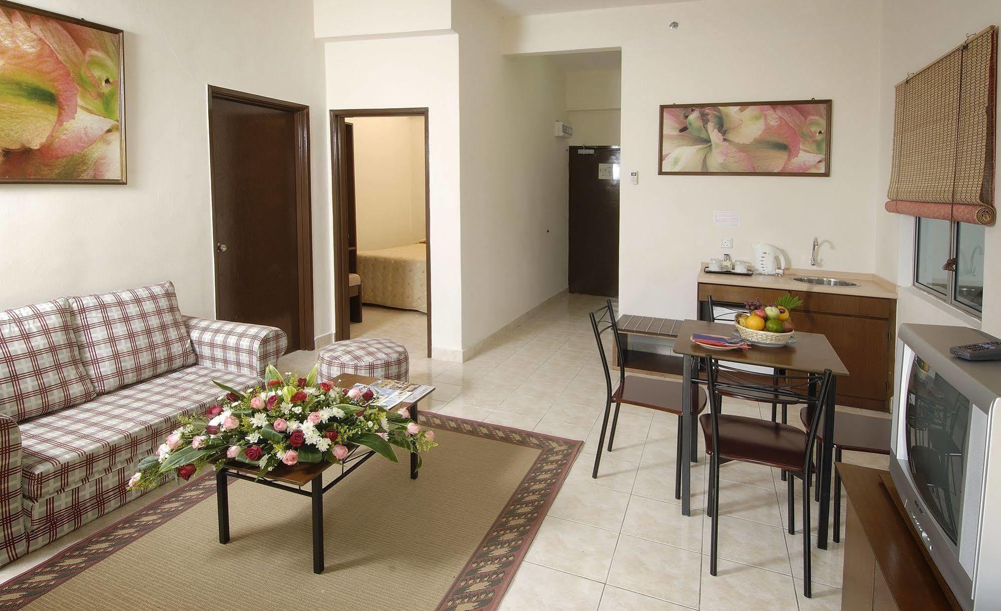 Suria Service Apartment-Hotel Bukit Merah Ngoại thất bức ảnh